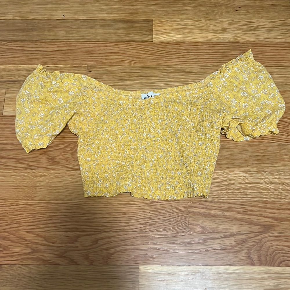 Yellow floral cropped hollister top